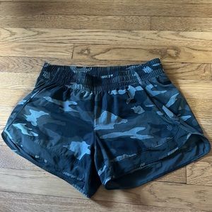 Athleta Mesh Racer Run Short 4”, size small, green camo, gently used